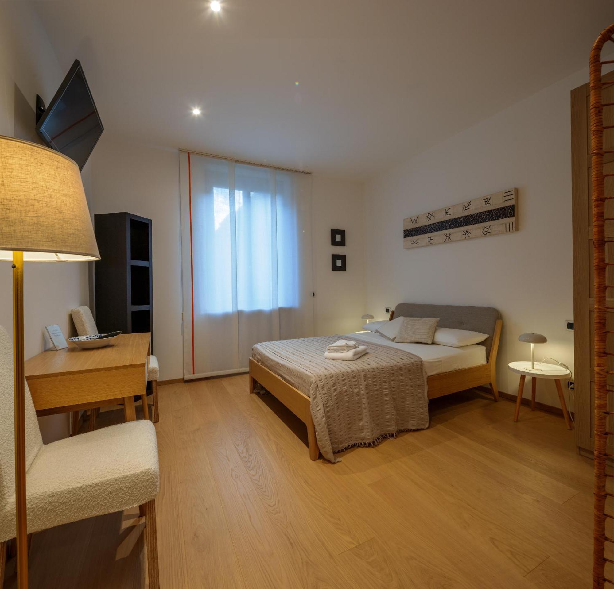 Interno 711 Hotel Удине Екстериор снимка
